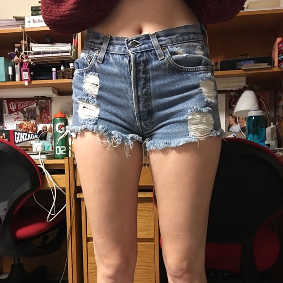 Levi’s distressed denim cutoff shorts - Picture 3 of 5